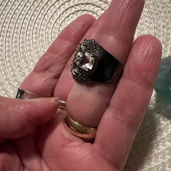 Vintage Rare Kenneth Jay Lane Elegant Statement Cocktail Crystal Ring - Picture 7 of 9